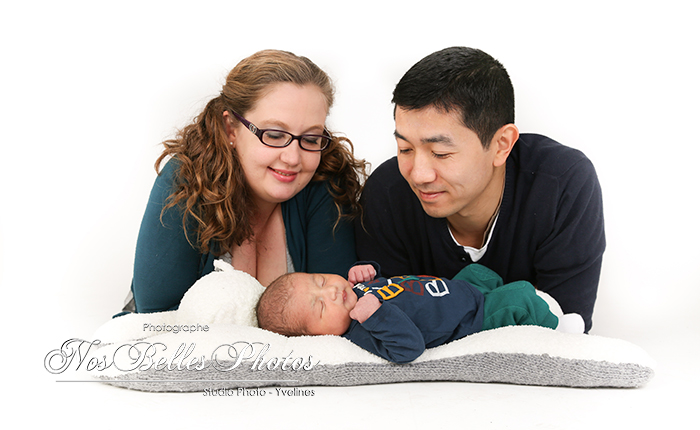 Photographe nouveau-né bébé Yvelines, photographe bébé en studio Yvelines, photographe Yvelines séance photo nouveau-né bébé.
