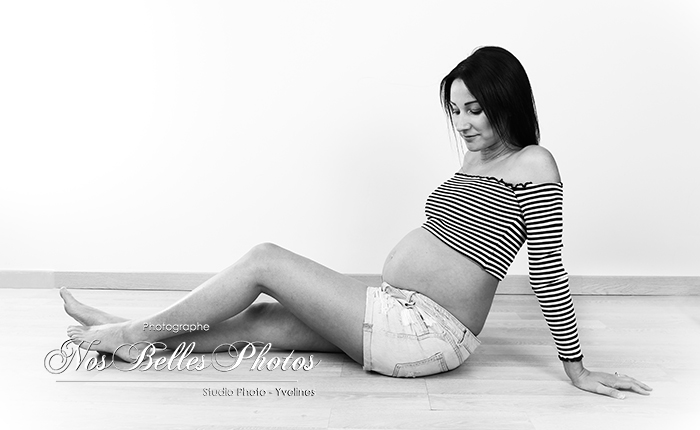 Photographe grossesse, femme enceinte Maisons-Laffitte Yvelines, shooting photo studio grossesse femme enceinte maternité Maisons-Laffitte Yvelines 78