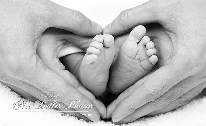 Séance photo de nouveau-né en studio à Épône en Yvelines, photographe studio Épône pour photos de nouveau-né, naissance, bébé